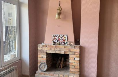 продается квартира с новым ремонтом 4-комнаты